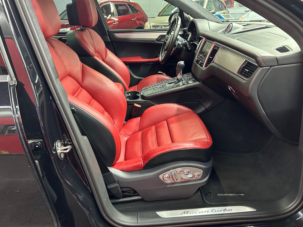 2015 Porsche Macan Image 27