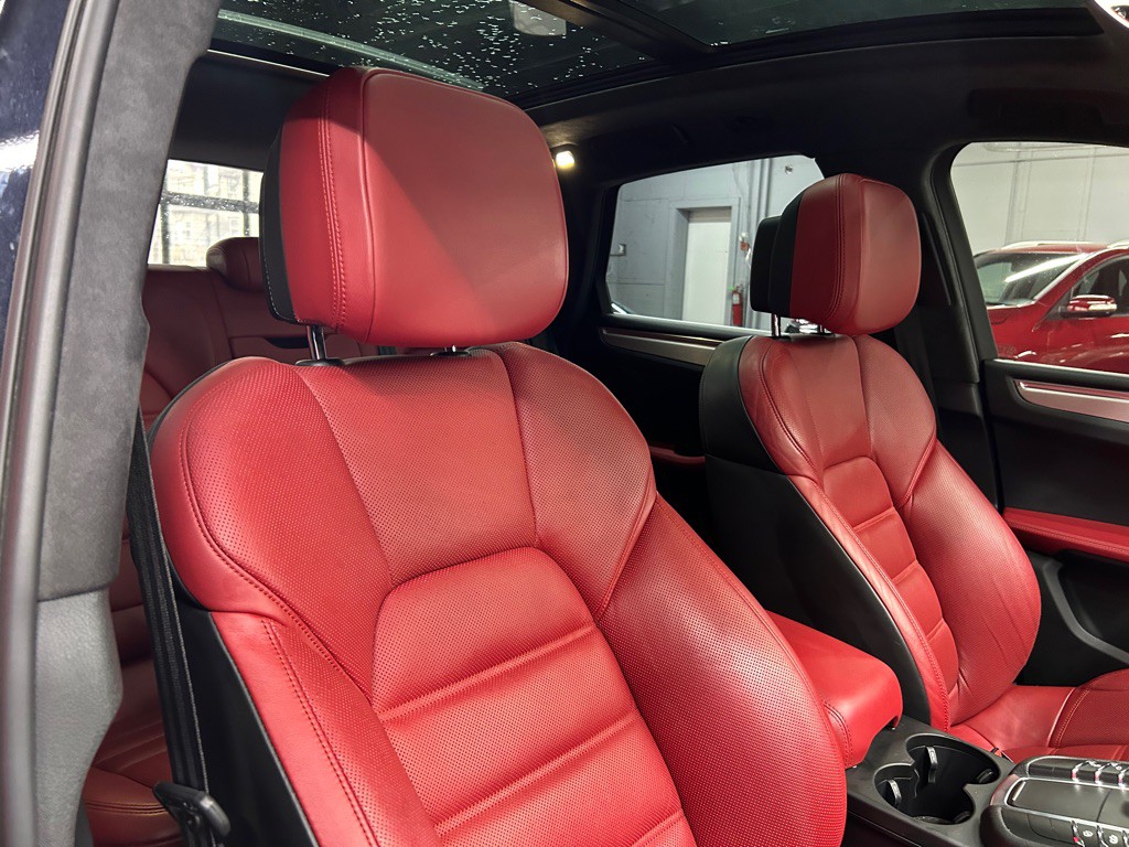 2015 Porsche Macan Image 28