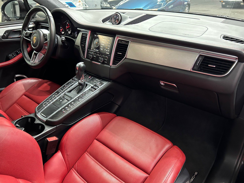 2015 Porsche Macan Image 29