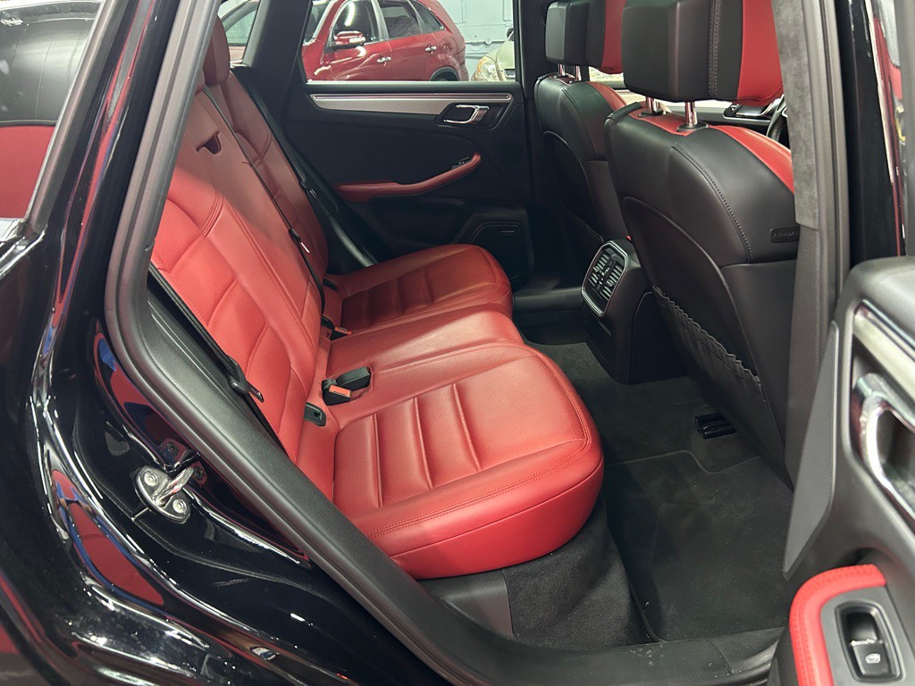 2015 Porsche Macan Image 33