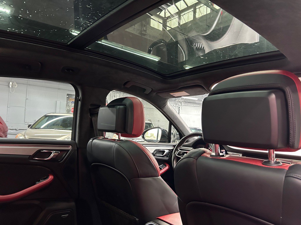 2015 Porsche Macan Image 35