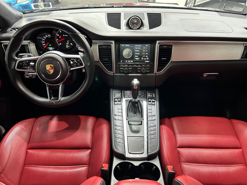 2015 Porsche Macan Image 39