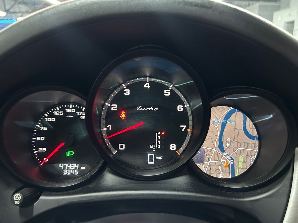 2015 Porsche Macan Image 40