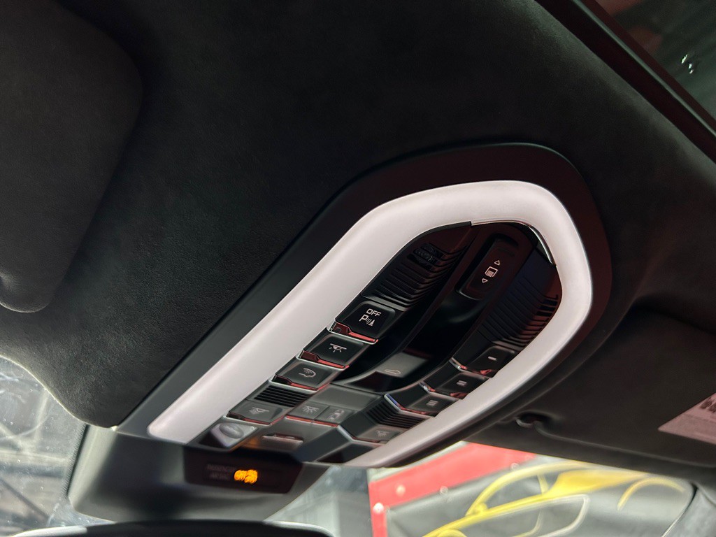 2015 Porsche Macan Image 46