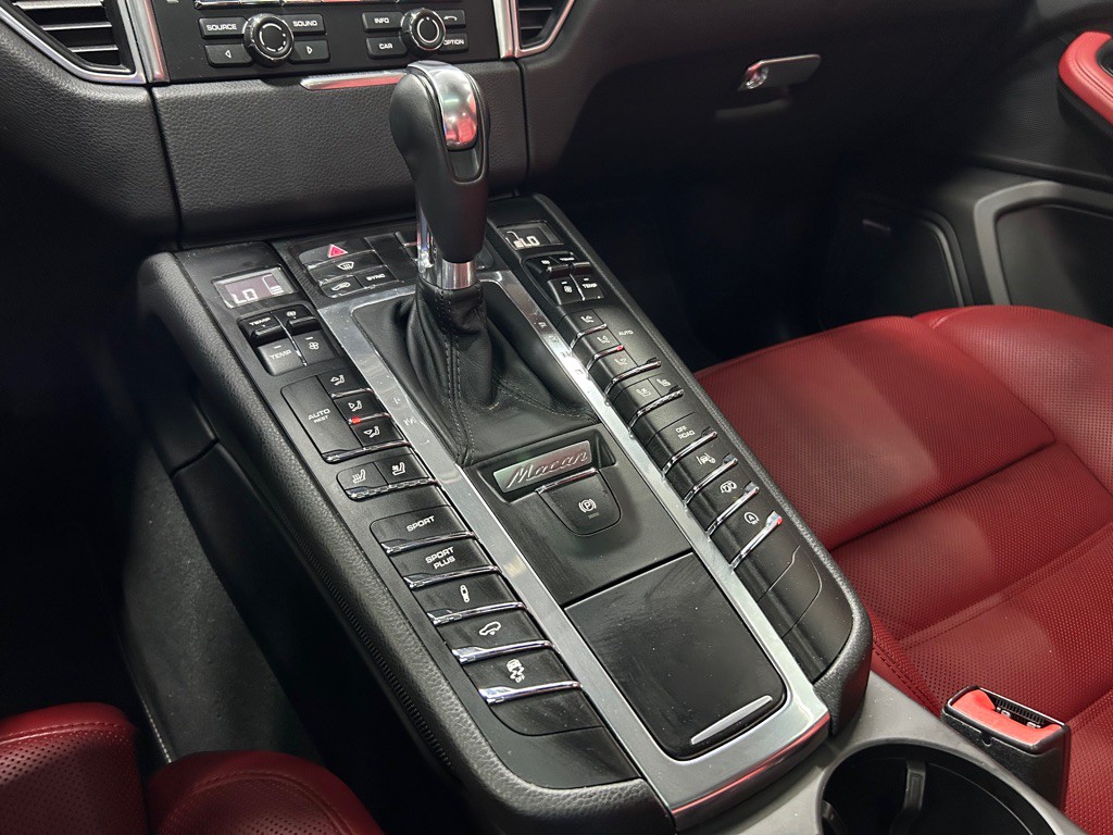 2015 Porsche Macan Image 49