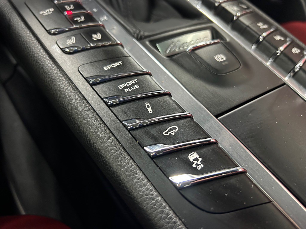 2015 Porsche Macan Image 50