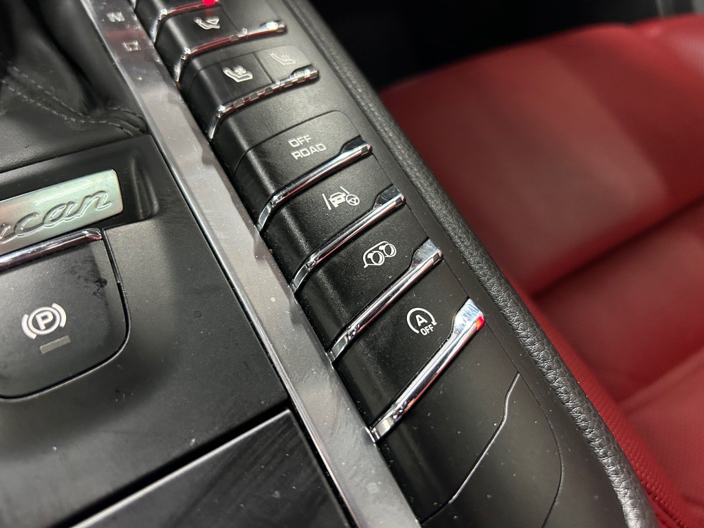 2015 Porsche Macan Image 51