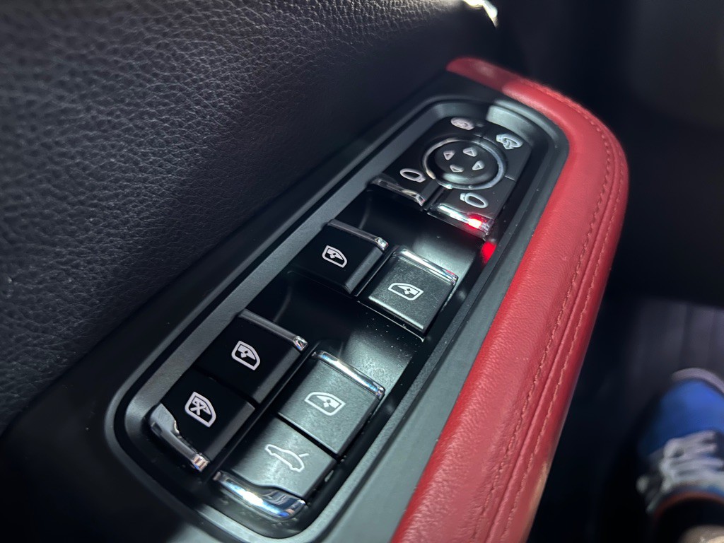 2015 Porsche Macan Image 56