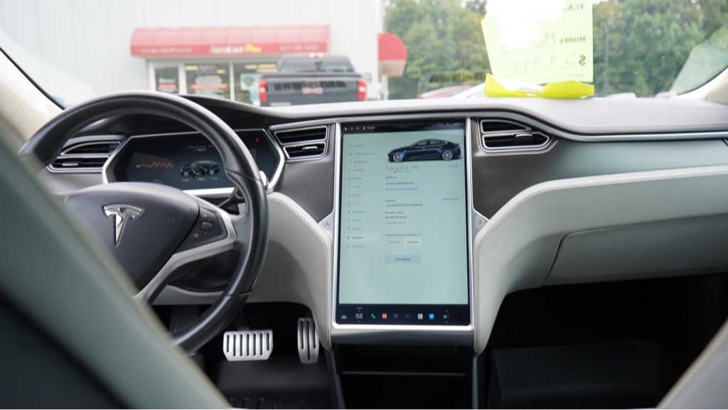2013 Tesla Model S Image 21