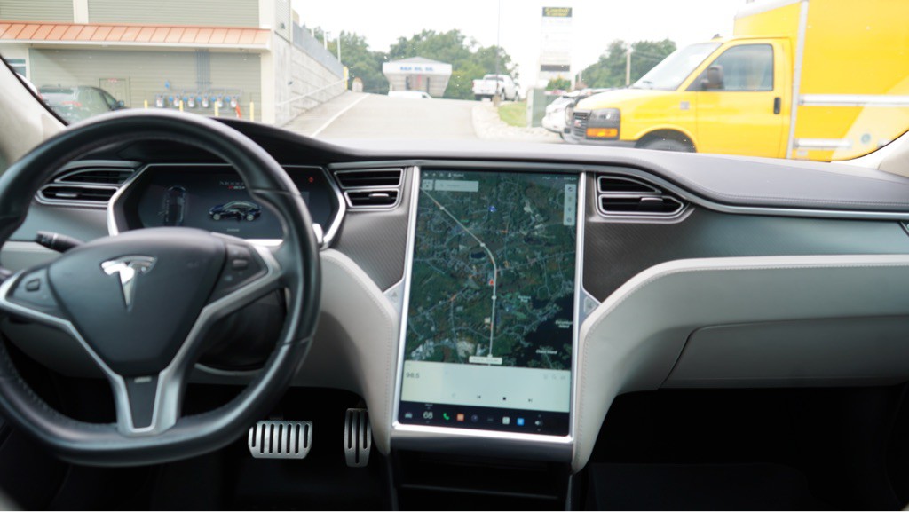 2013 Tesla Model S Image 24