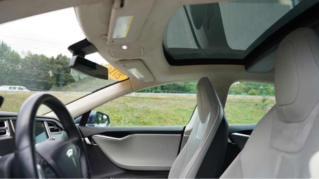 2013 Tesla Model S Image 25