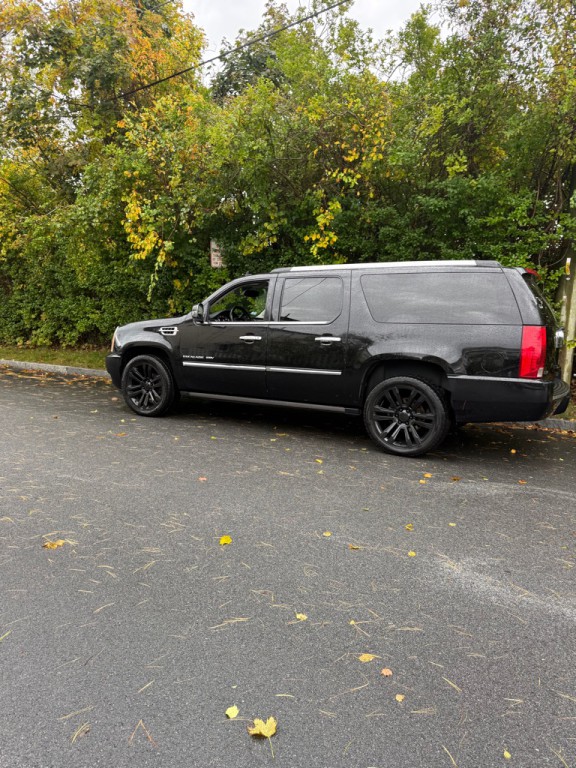 2011 Cadillac Escalade Image 3