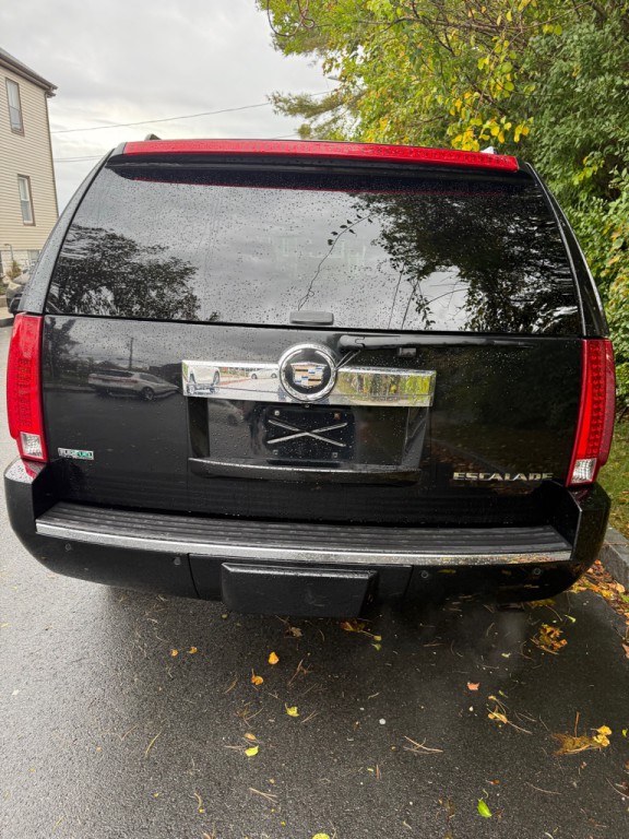 2011 Cadillac Escalade Image 4