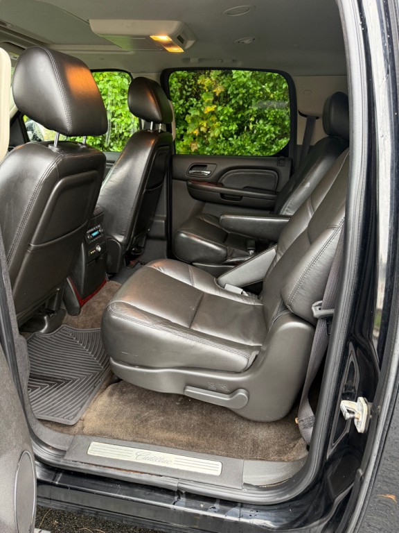 2011 Cadillac Escalade Image 5