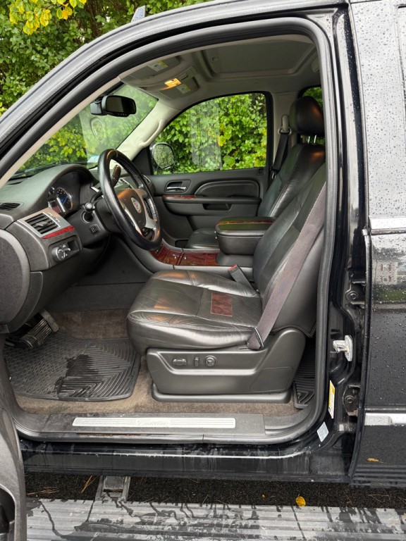 2011 Cadillac Escalade Image 6