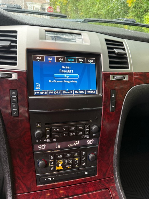 2011 Cadillac Escalade Image 8