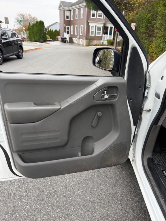 2016 Nissan Frontier Image 11