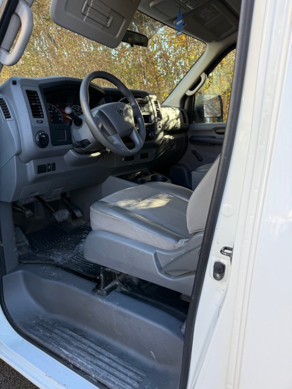2015 Nissan NV Image 8