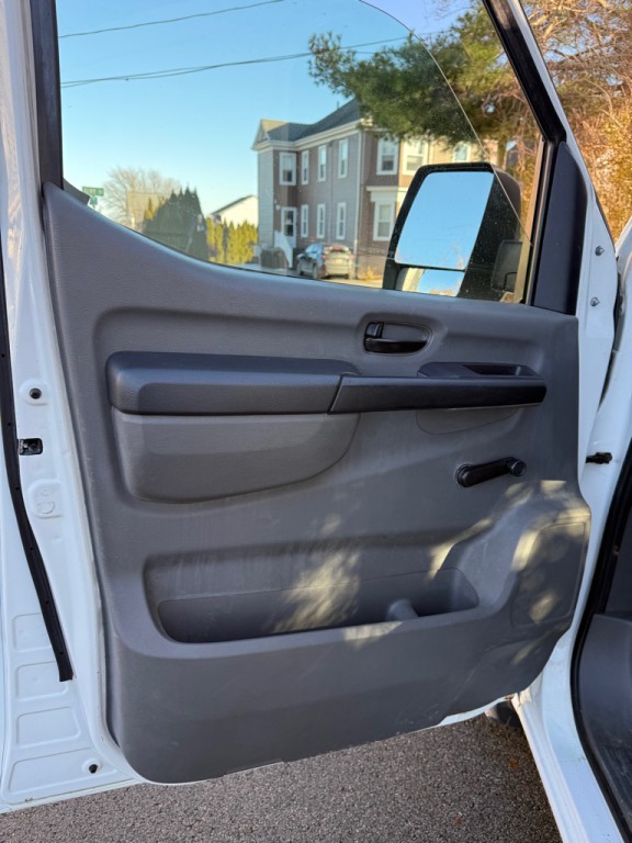 2015 Nissan NV Image 9