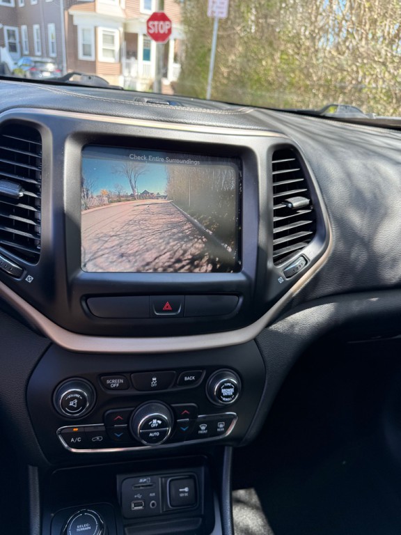 2015 Jeep Cherokee Image 11