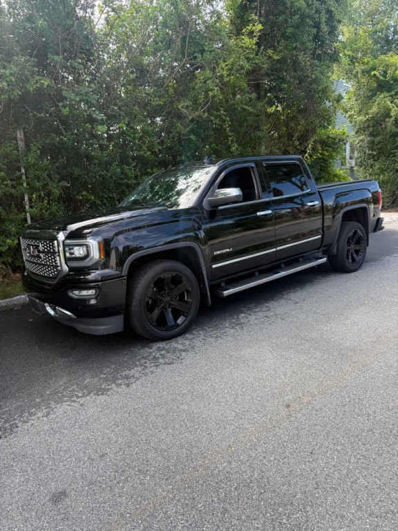 2018 GMC Sierra Image 2