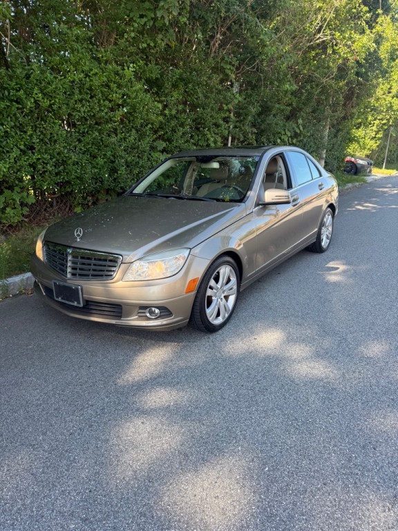 2010 Mercedes-Benz C-Class Image 1