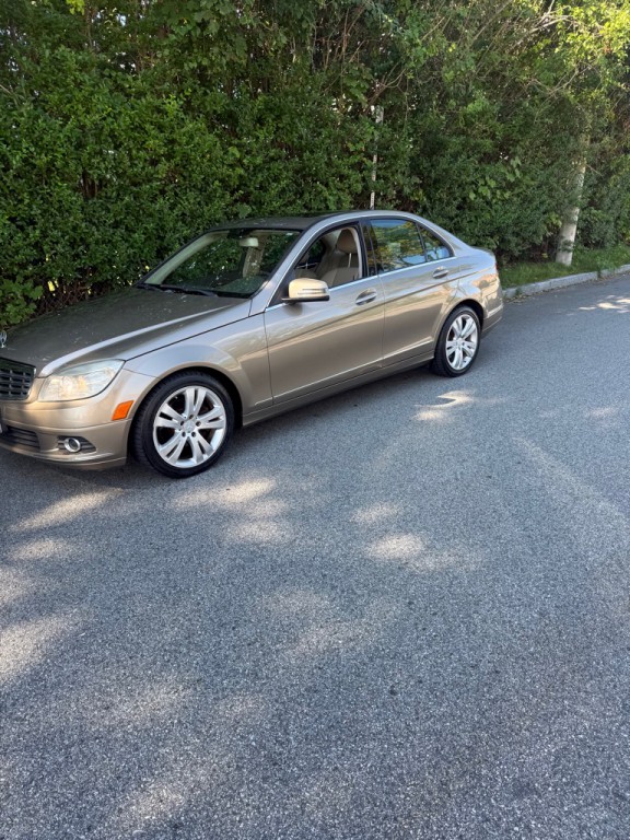 2010 Mercedes-Benz C-Class Image 2