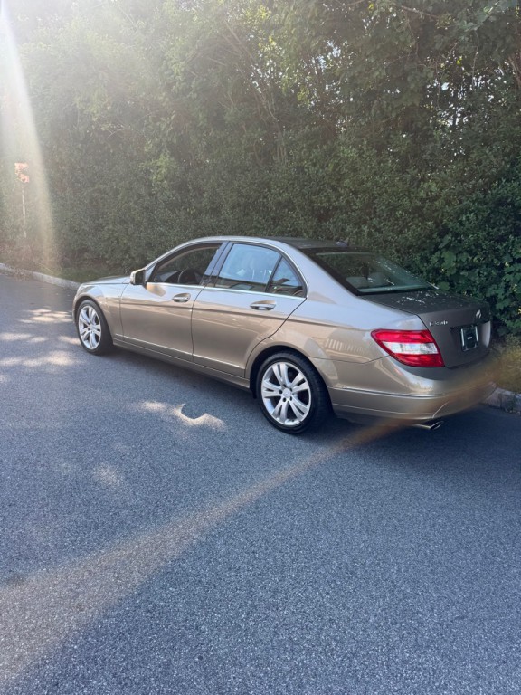 2010 Mercedes-Benz C-Class Image 3