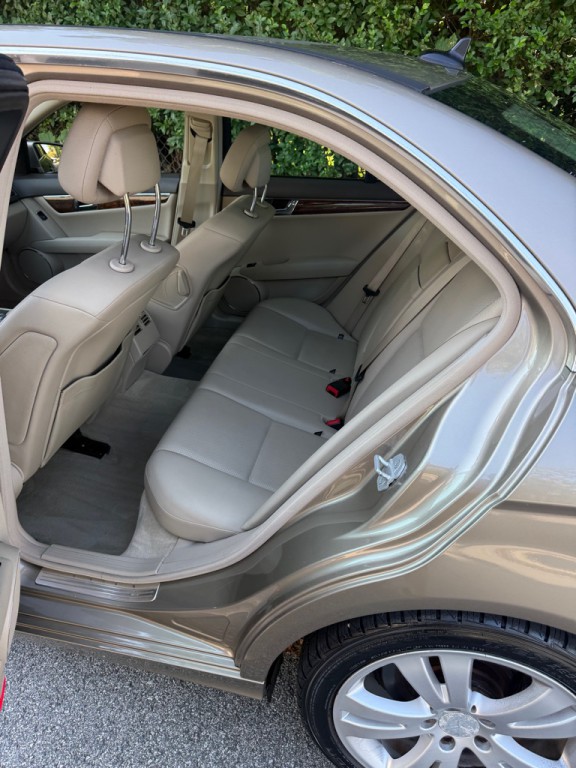2010 Mercedes-Benz C-Class Image 5