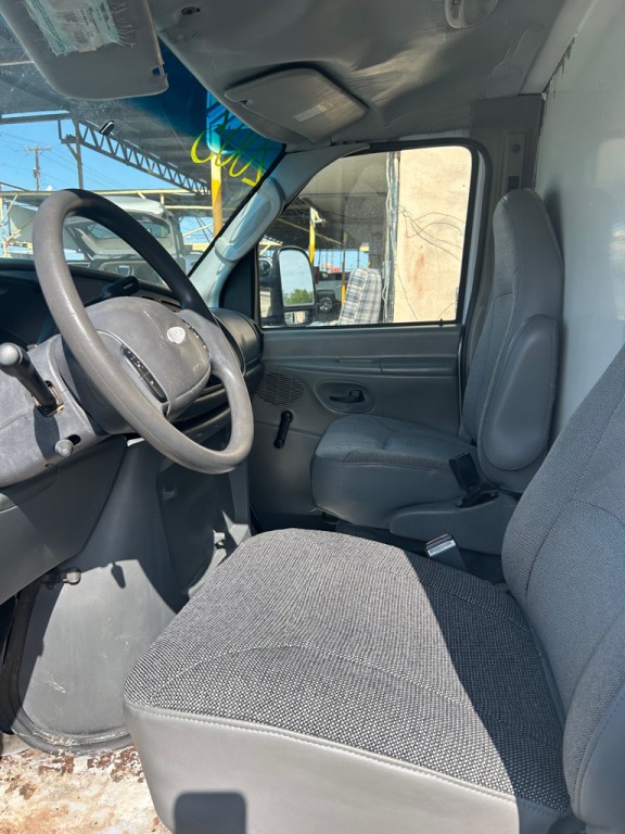 2003 Ford Econoline Image 2