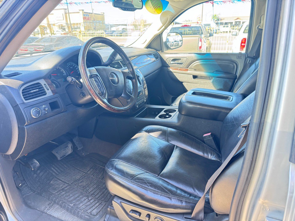 2011 GMC Yukon Image 2