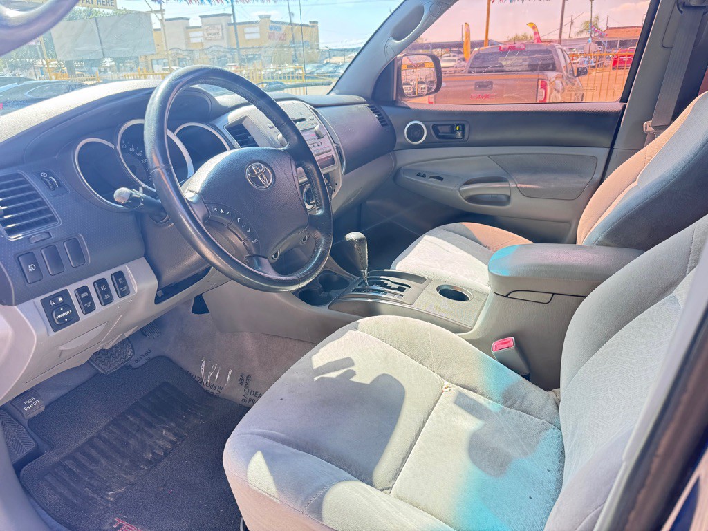 2005 Toyota Tacoma Image 2