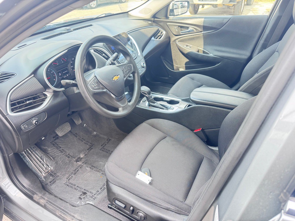 2023 Chevrolet Malibu Image 2