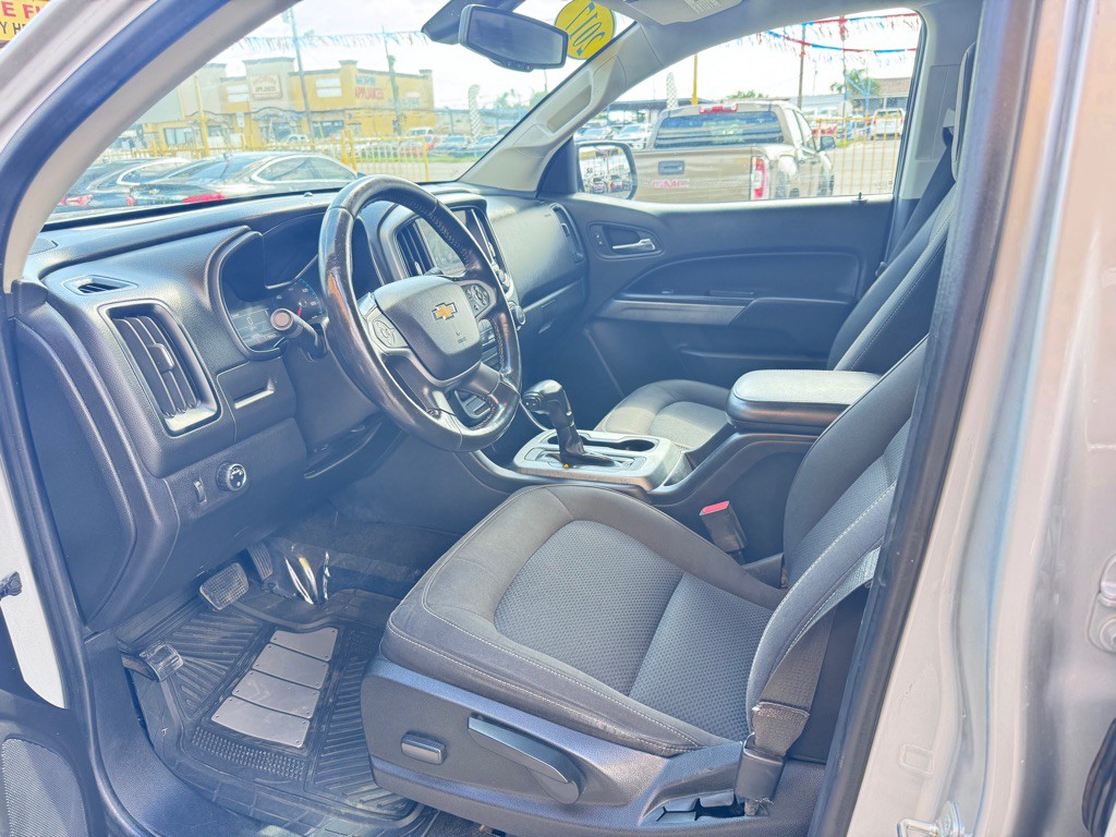 2017 Chevrolet Colorado Image 2