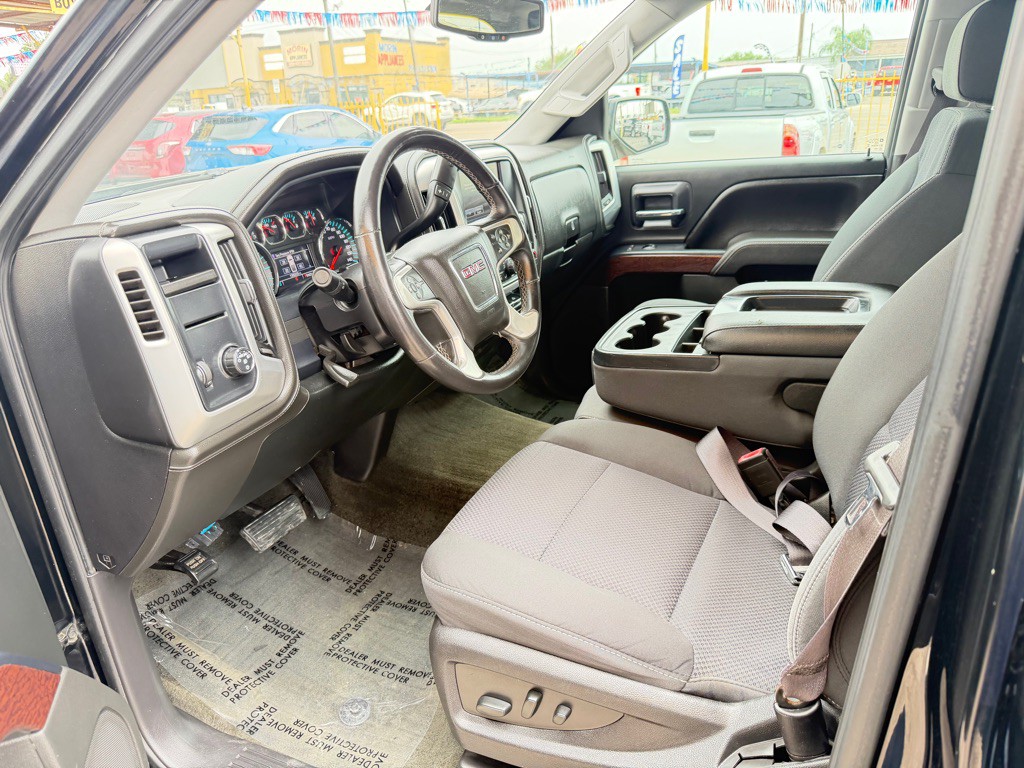 2017 GMC Sierra Image 2