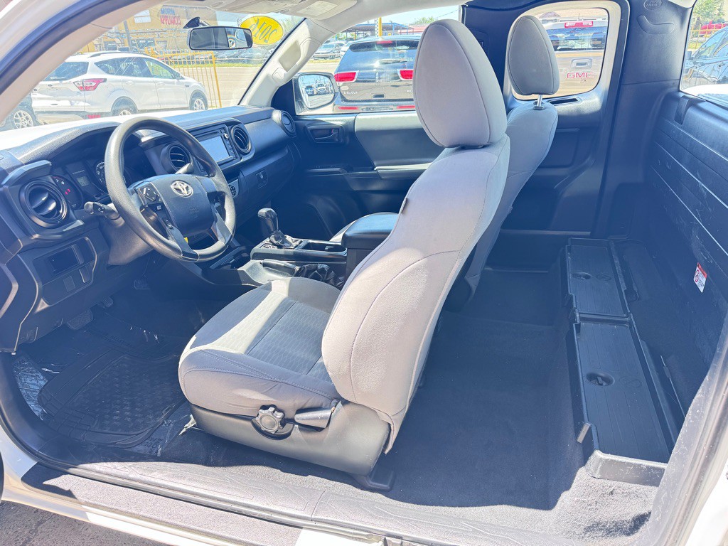 2016 Toyota Tacoma Image 2