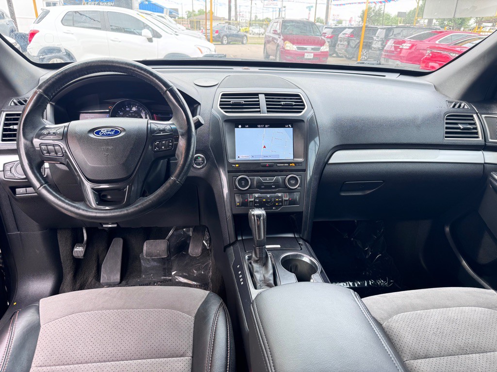 2017 Ford Explorer Image 4
