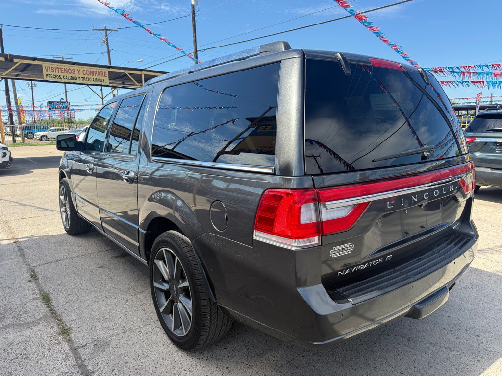 2016 Lincoln Navigator Image 5
