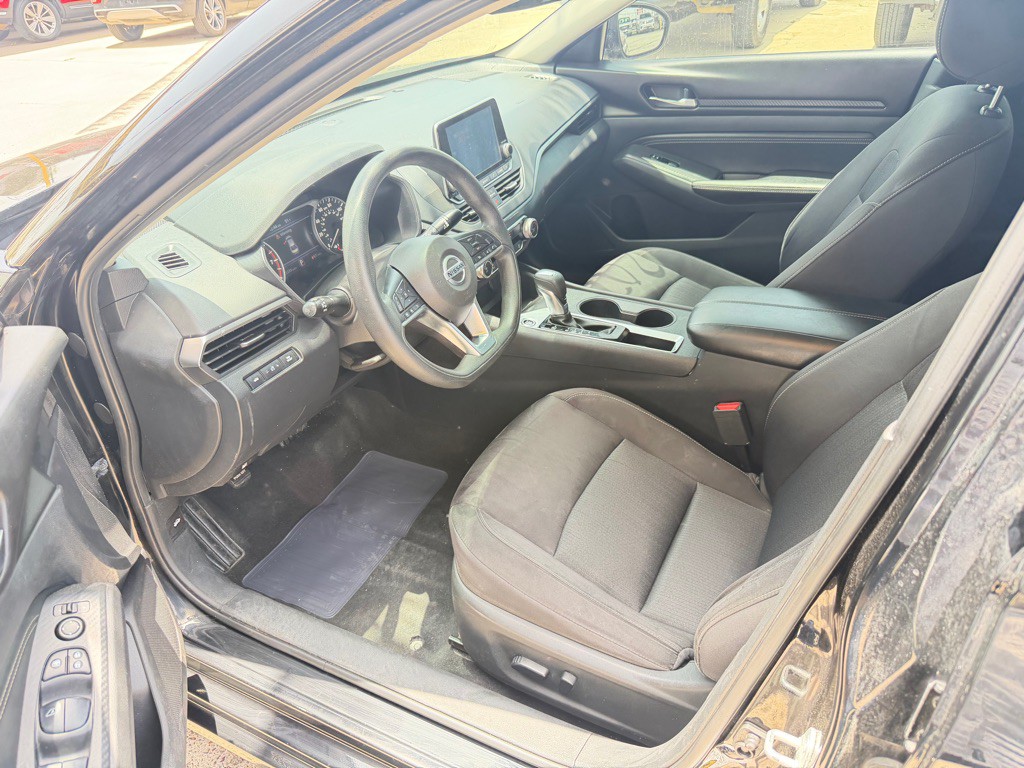 2020 Nissan Altima Image 2