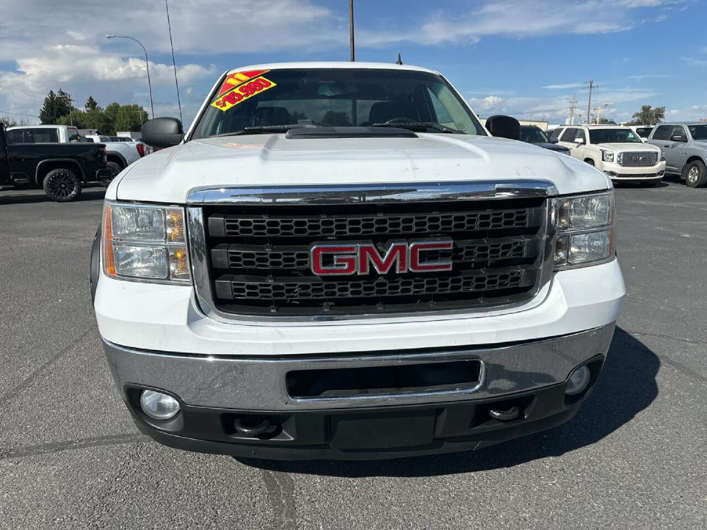 2011 GMC Sierra 2500 Image 2