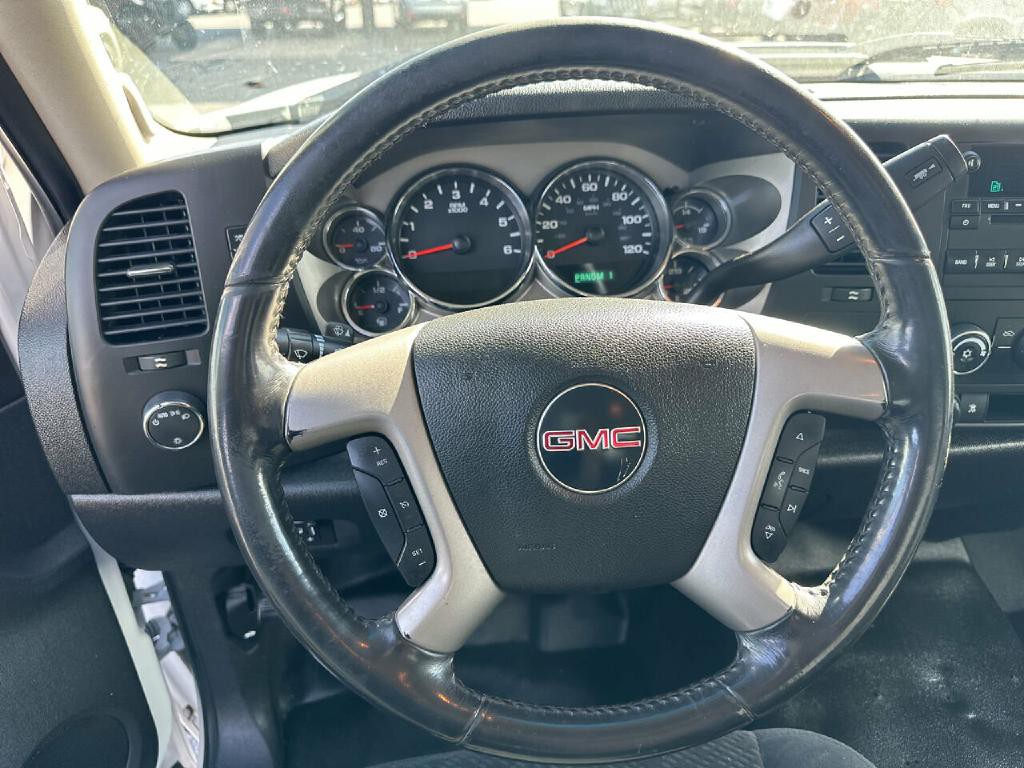 2011 GMC Sierra 2500 Image 12