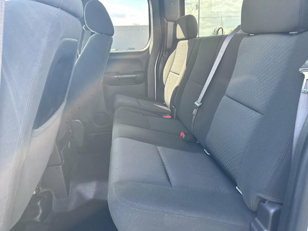 2011 GMC Sierra 2500 Image 16
