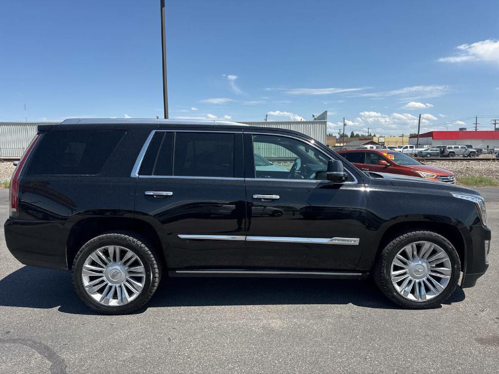 2016 Cadillac Escalade Image 2