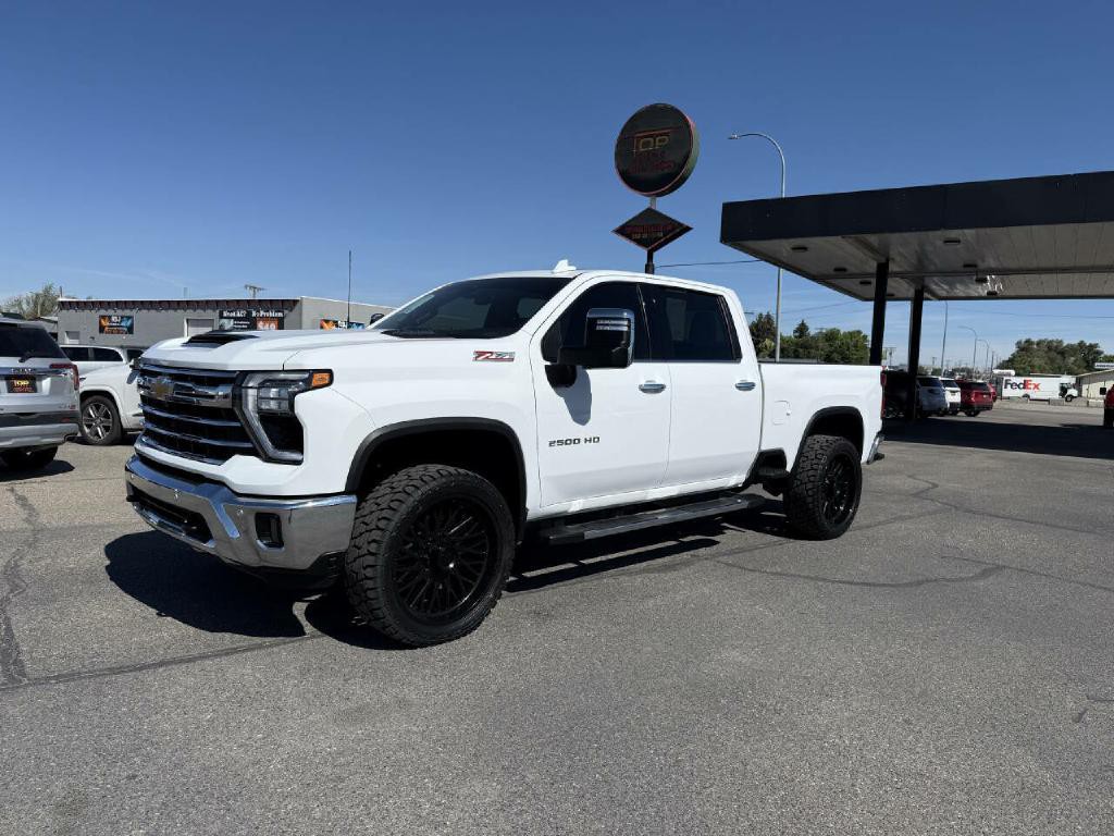 2024 Chevrolet Silverado 1500 Image 2
