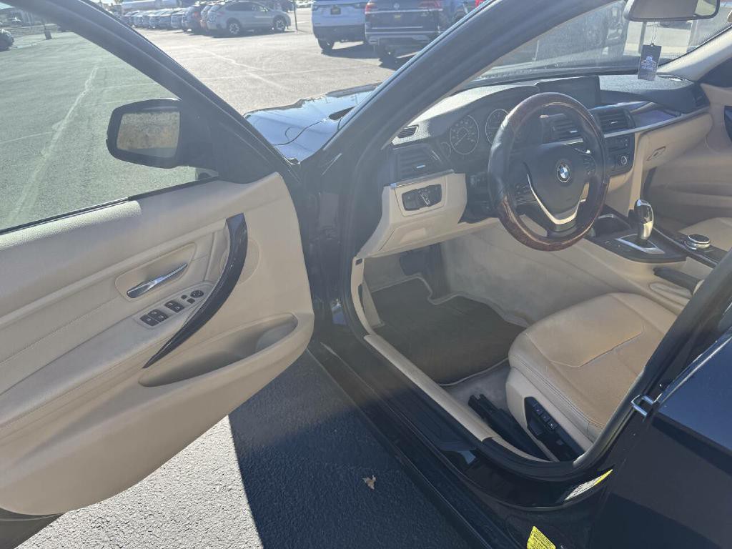 2014 BMW 3 Series Image 9