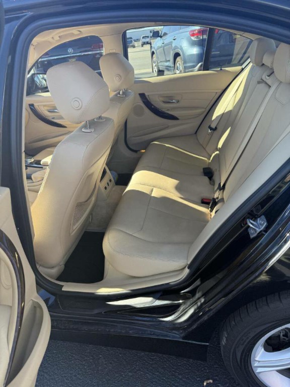 2014 BMW 3 Series Image 11