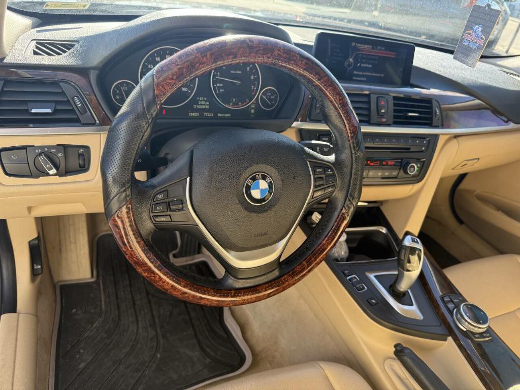 2014 BMW 3 Series Image 12