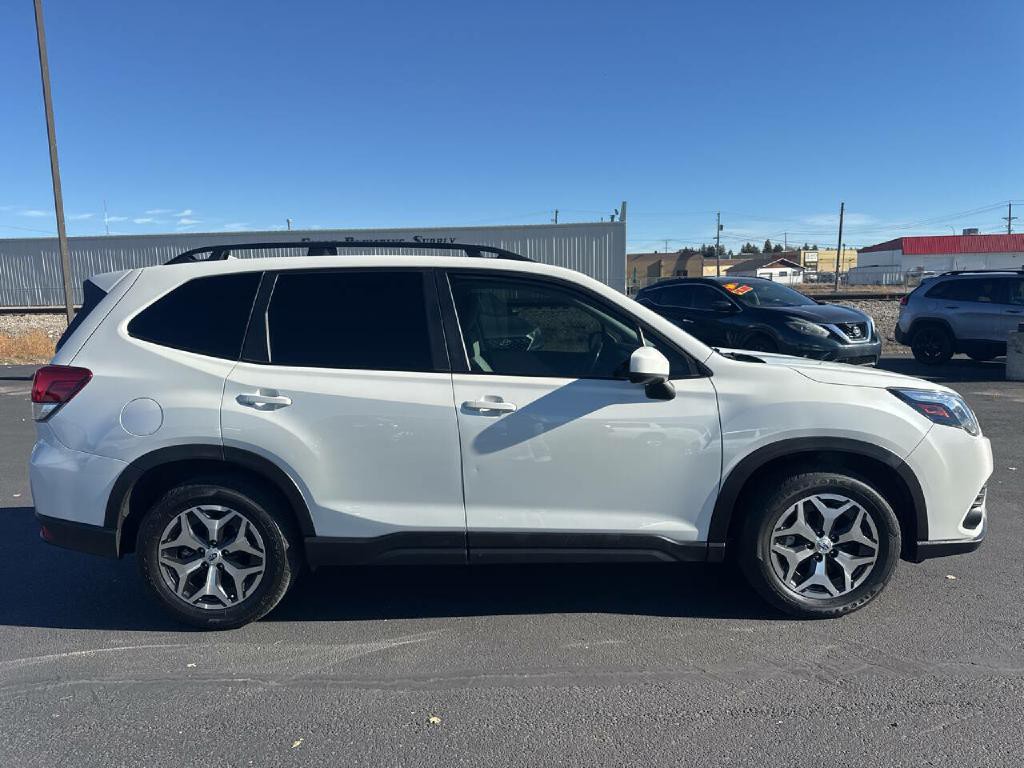 2022 Subaru Forester Image 2