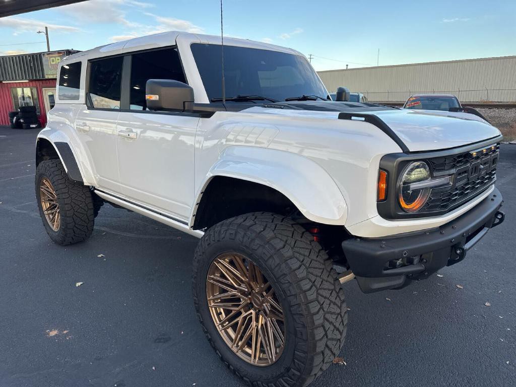 2024 Ford Bronco Image 1
