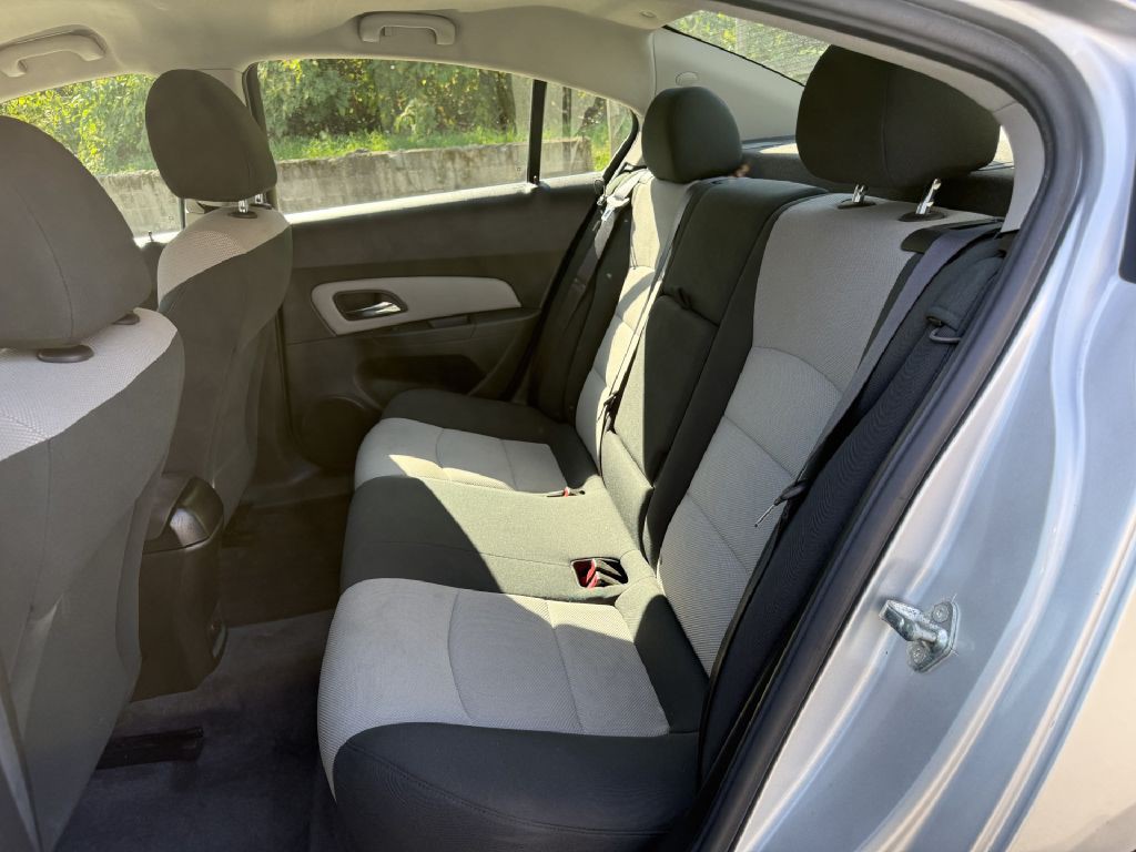 2012 Chevrolet Cruze Image 8